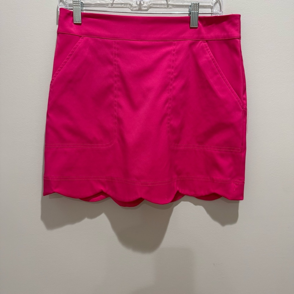 Vineyard Vines Fuchsia skort with Scalloped hem.